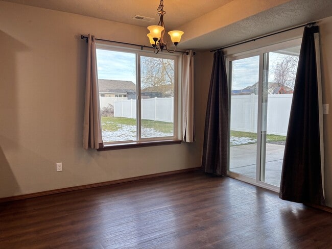 Building Photo - 8811 N Elm St