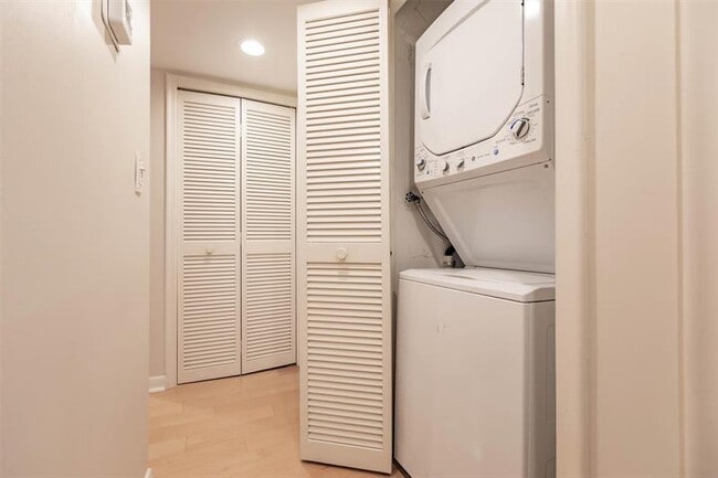 Building Photo - 1665 S Ocean Ln