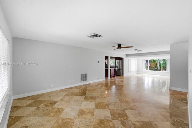 Building Photo - 719 N 31st Rd