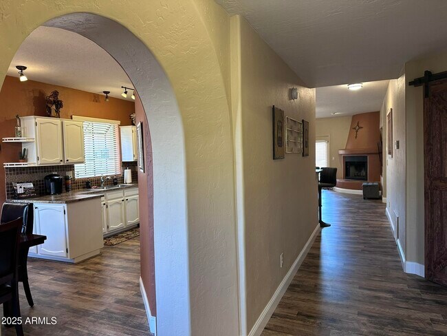 Building Photo - 11011 N Zephyr Dr