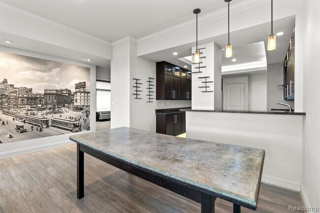 Building Photo - 1001 W Jefferson Ave