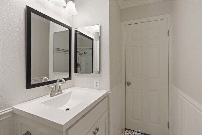 Building Photo - 1619 Carmel Cir W