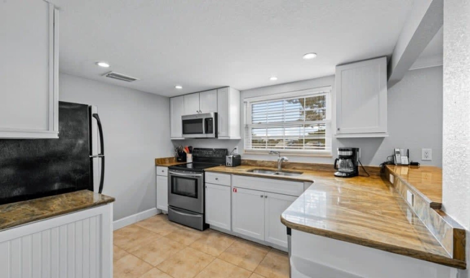 Building Photo - 100 7th St S