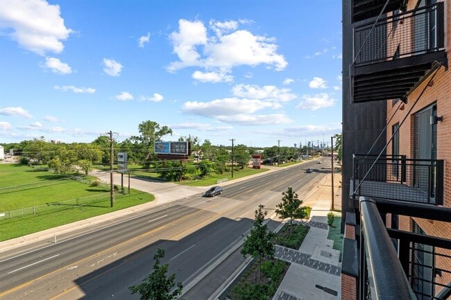 Building Photo - 4315 S Congress Ave