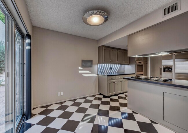 Building Photo - 7145 E McDonald Dr