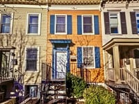Building Photo - 3 bed 2 bath - Parking!!!  Pets Welcome!!!