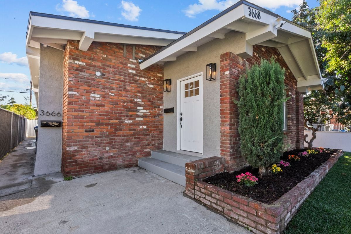 Building Photo - 3666 2nd Ave