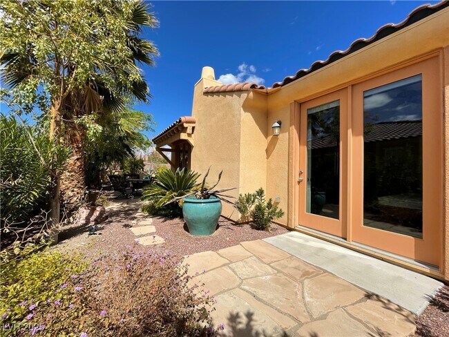 Building Photo - 75 Avenza Dr