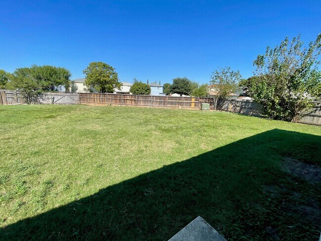 Building Photo - 6019 Old Corral