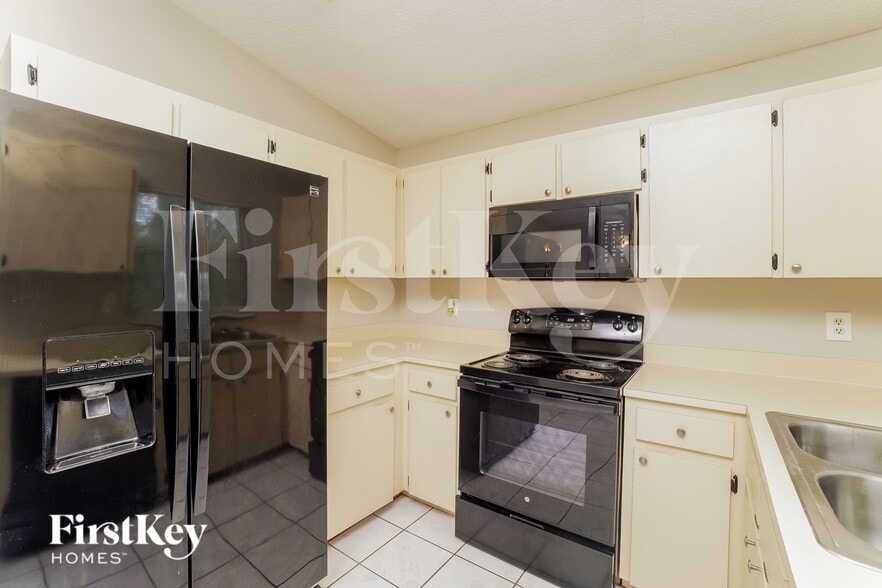 Building Photo - 3753 Willow Wisp Dr N