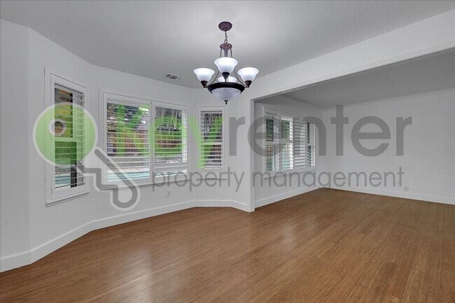 Building Photo - 1330 Kingswood Dr