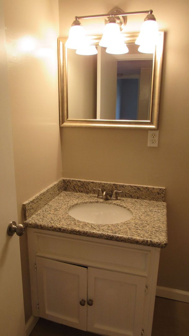 Building Photo - Beautiful NW Home!