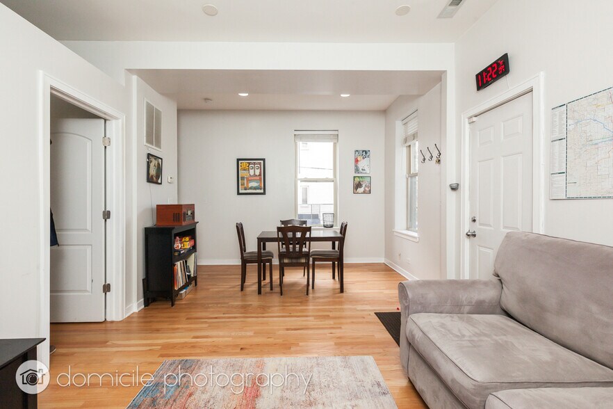 Building Photo - 1510 N Greenview Ave