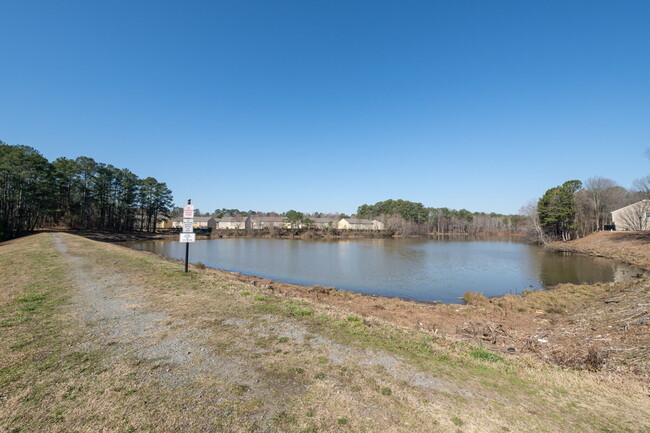 Building Photo - "Charming 3-Bed Home in Kennesaw with Gran...