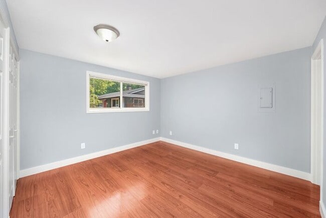 Building Photo - Cozy up in front of a fireplace in this beautiful 2bedroom!!!