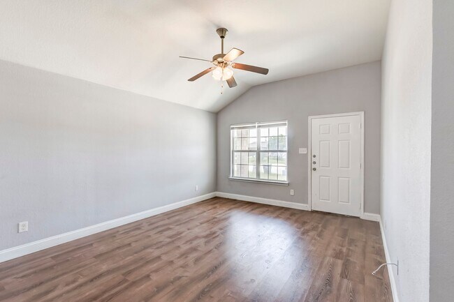 Building Photo - 2930 Saulsbury Dr
