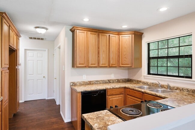 Building Photo - 9423 Aqua Dr