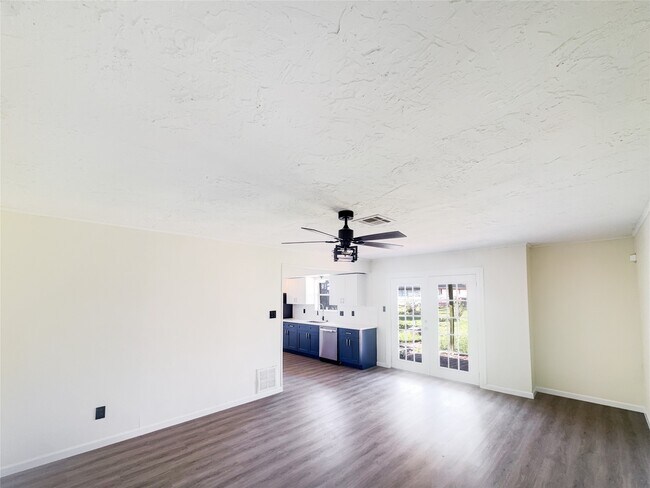 Building Photo - 5111 Seymour Dr