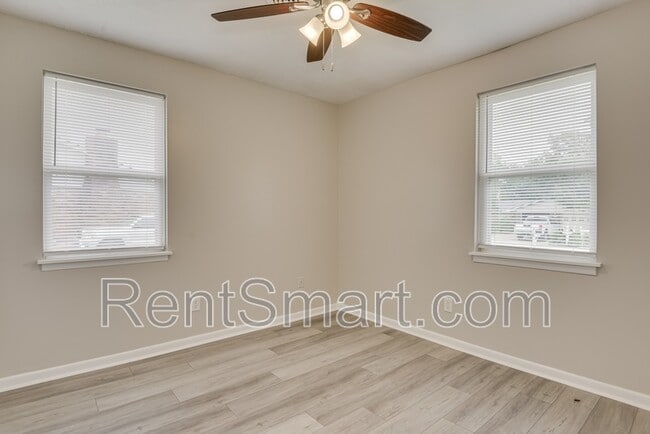 Building Photo - 250 Almon Ct