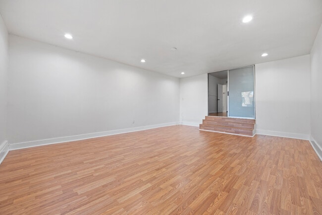 Building Photo - 13205 Casimir Ave
