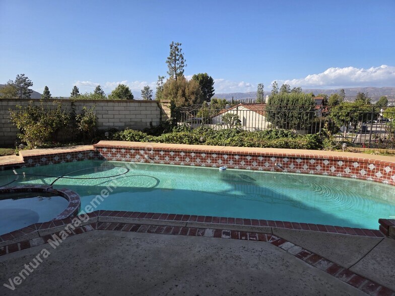 Building Photo - 725 Azure Hills Dr