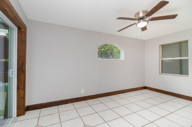 Building Photo - 2125 Smathers Cir S