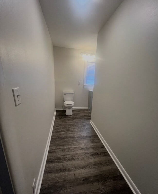 Building Photo - 4 bedroom 2 Bath - Available Now on Main Ave SW