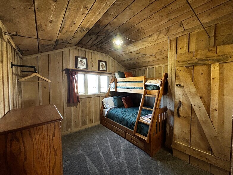 Building Photo - 810 Watt Canyon Rd