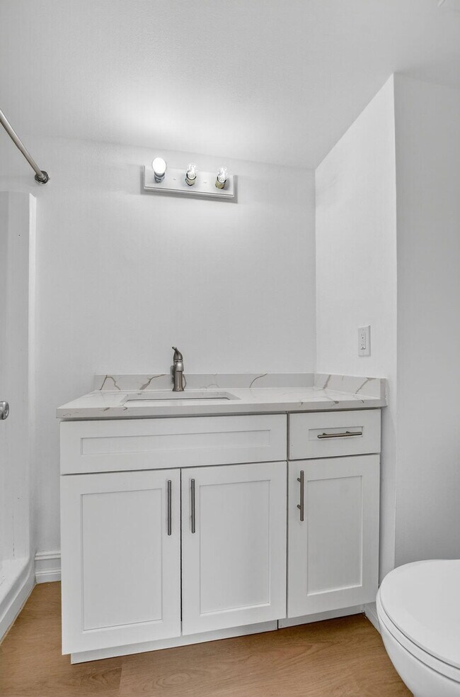 Building Photo - 6820 Palmetto Cir S