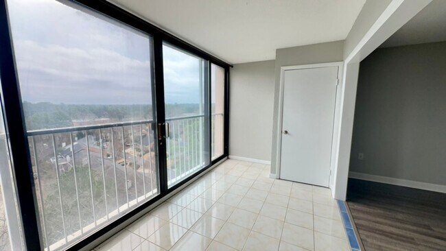 Building Photo - Newly Renovated Condo Located In Highly Desirable Area Of Forest Acres!