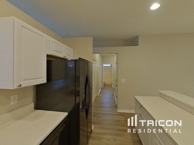 Building Photo - 6209 Crickethollow Dr