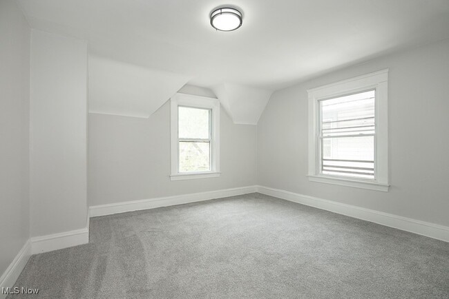 Building Photo - 15409 Grovewood Ave