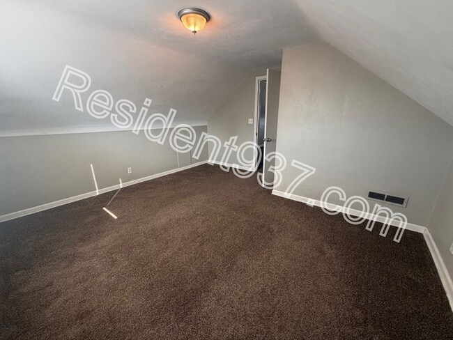 Building Photo - 3 Bed 1 Bath home in the desired Kettering area!