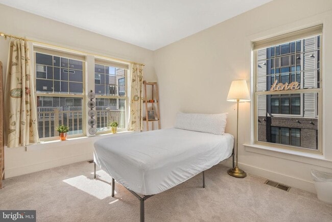 Building Photo - 813 Rockwell Ave