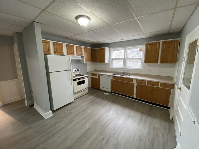 Building Photo - 1601 N Mckinley Ave