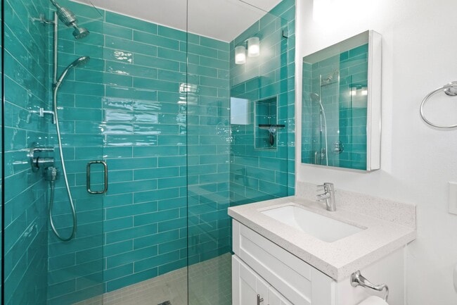 Building Photo - Long Term Unfurnished Rental available a f...