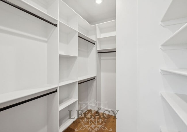 Building Photo - 1019 12th Ave N