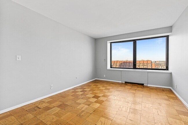 Building Photo - 85 E India Row