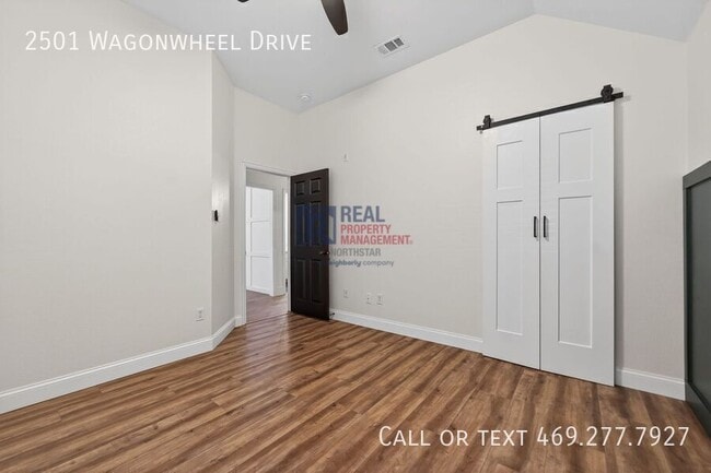 Building Photo - 2501 Wagonwheel Dr