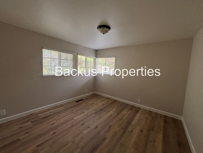 Building Photo - Great one-story home with the serenity of Pine Canyon