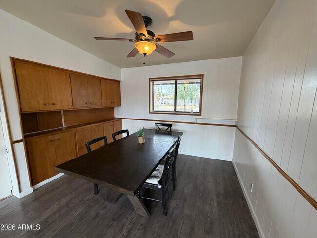 Building Photo - 717 E Granada Dr