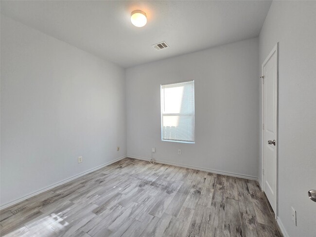Building Photo - 4410 Larkspur St