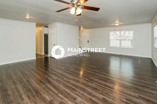 Building Photo - 3 Bedroom Pet-Friendly Home in KNOXVILLE, TN with Main Street Renewal