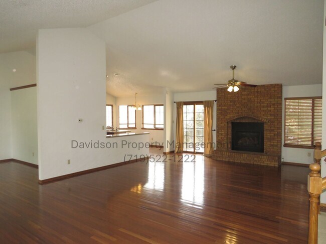 Building Photo - Stunning 4 Bedroom House in West Colorado ...