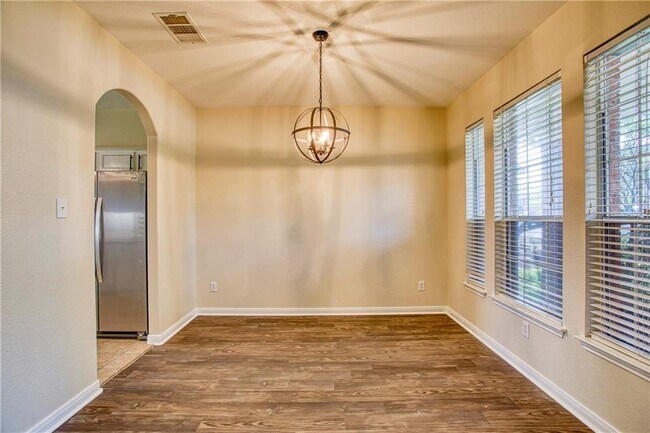 Building Photo - 1107 Middle Brook Dr