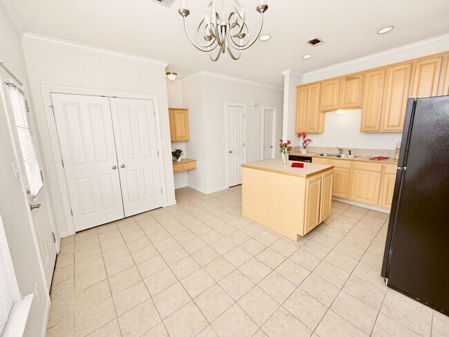 Building Photo - 2 bedroom Townhouse at Lake Beau Pre