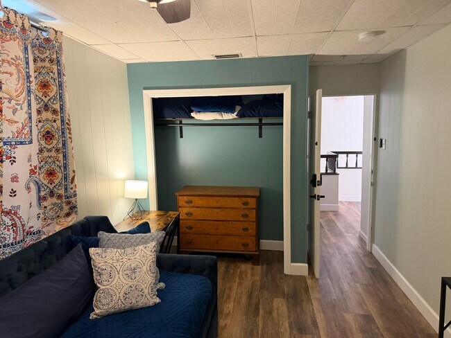 Building Photo - 3350 NE Indian River Dr