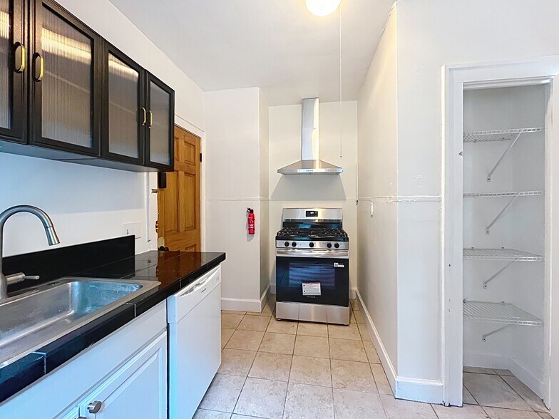 Building Photo - 2683 Hampshire Rd