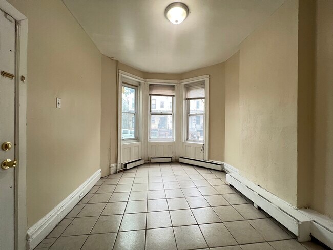 Unit 1L - 38 Bartholdi Ave
