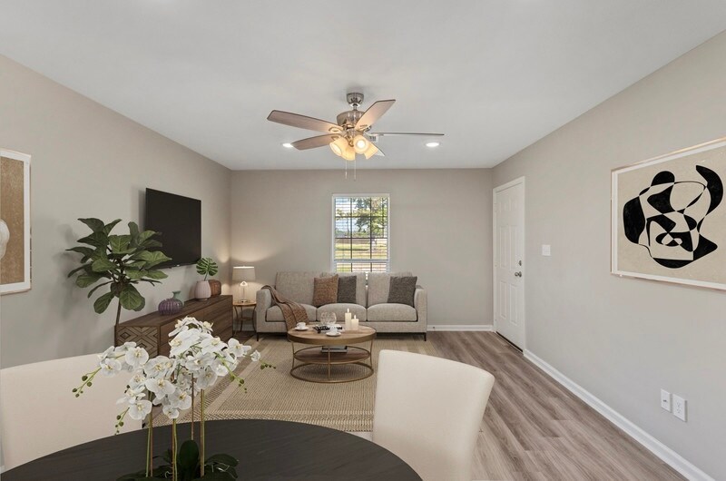 Building Photo - 109 Center Cir